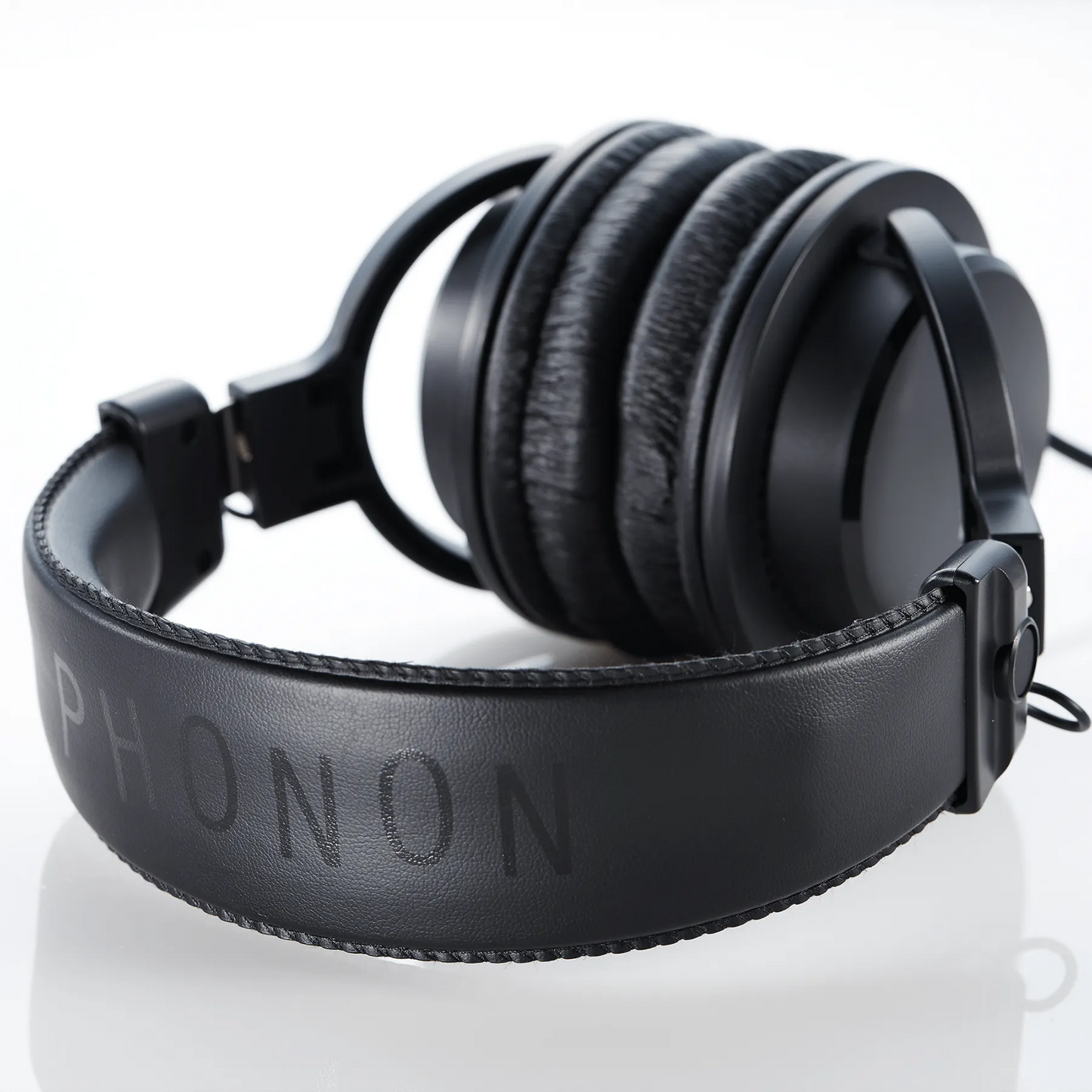 SMB-02 Subtonic Monitor Basic Headphones. PHONON. High sound quality. Professional headphones.