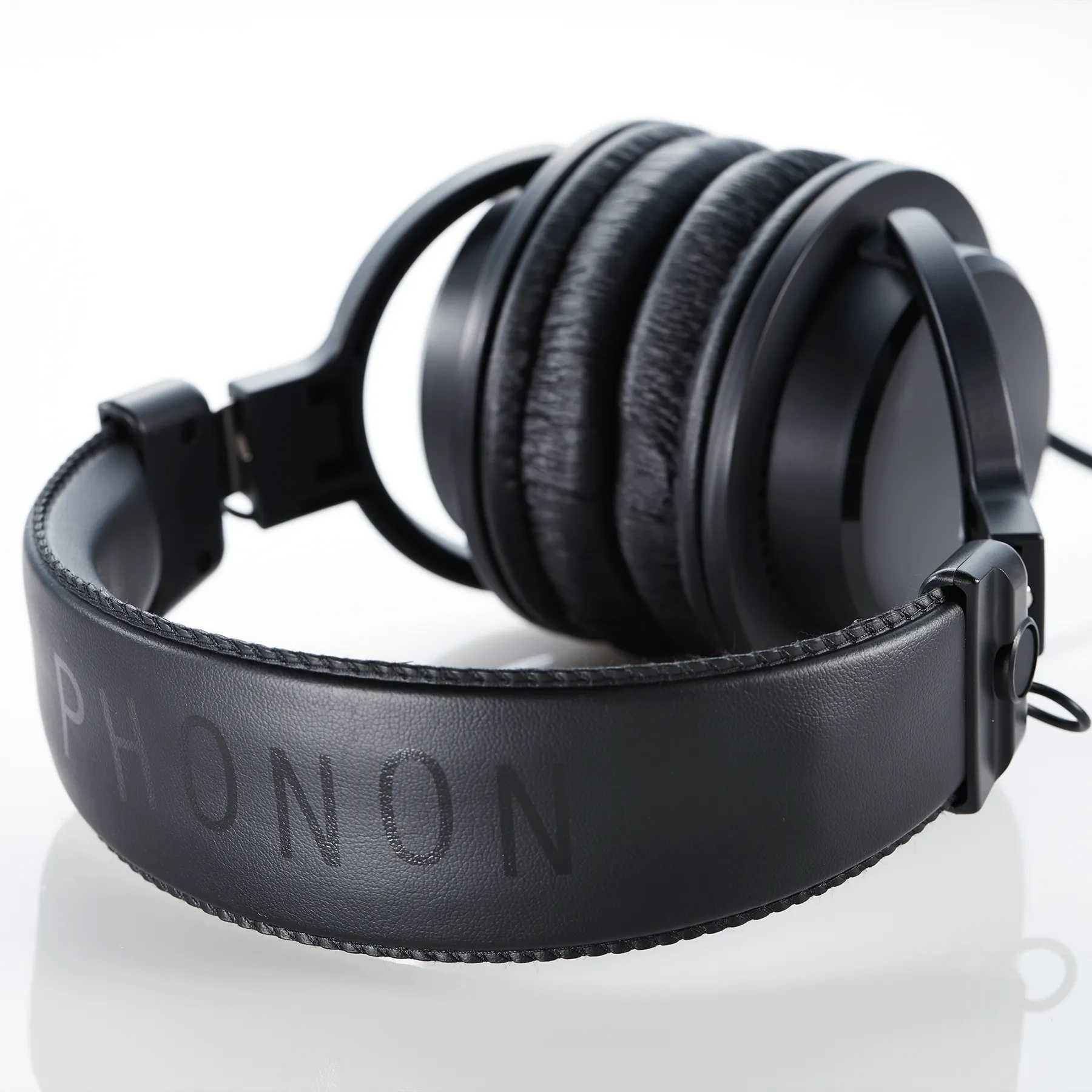 SMB-02 Subtonic Monitor Basic Headphones. PHONON. High sound quality. Professional headphones.