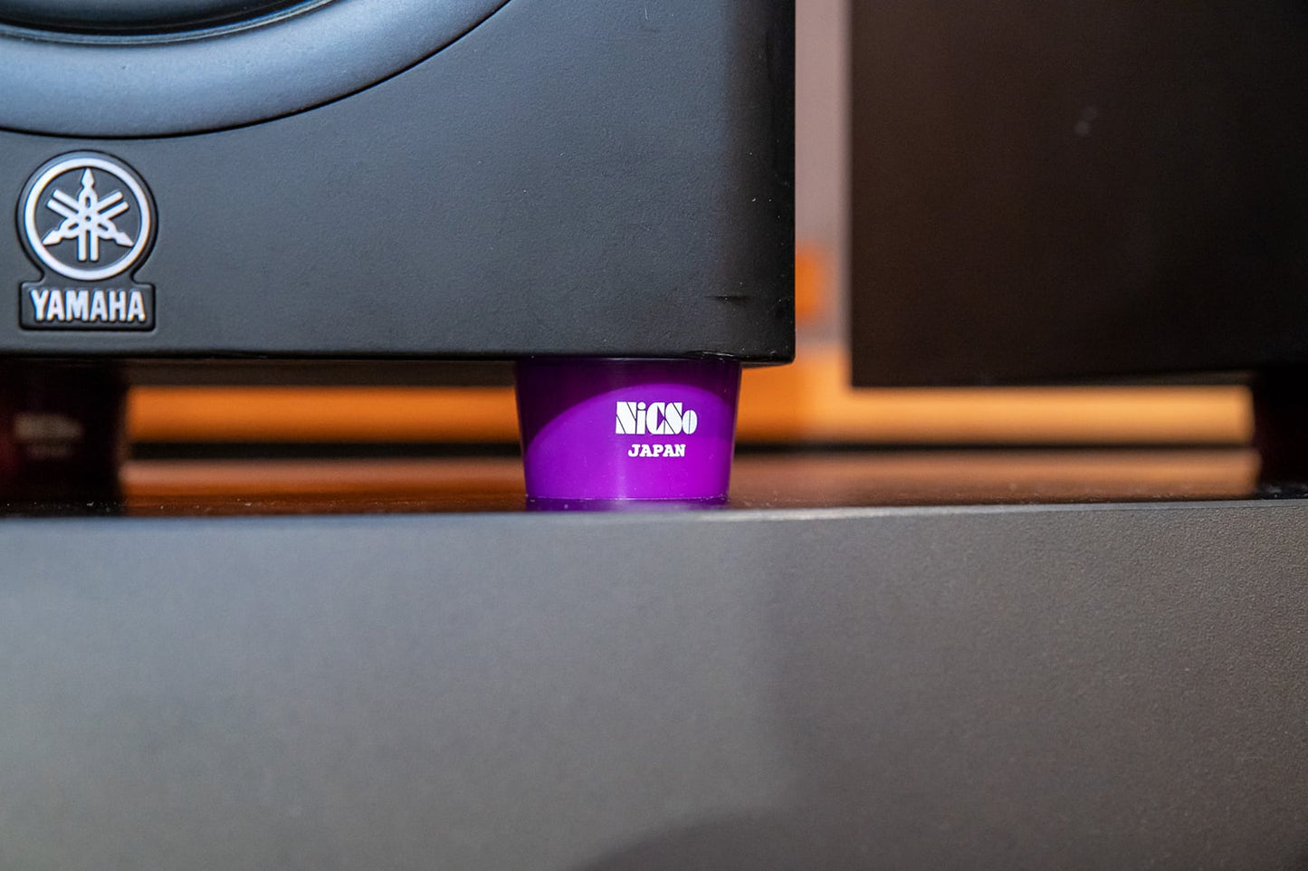 BUREEN is sound isolation feet. Made of formulated polyurethane gel. Reducing vibration transmission to zero.
