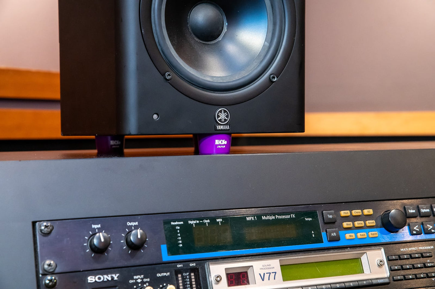BUREEN is sound isolation feet. Made of formulated polyurethane gel. Reducing vibration transmission to zero.